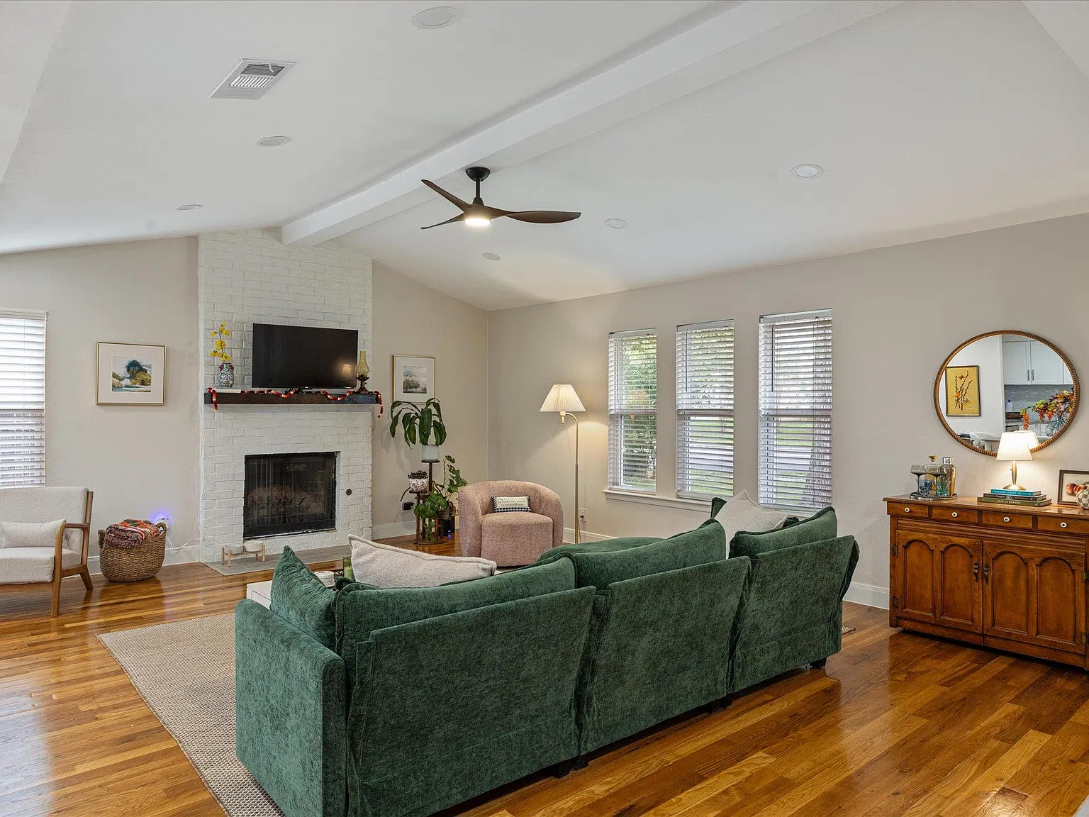 3 bed, 3.0 bath, 1608 sqft, $2,950 — Photo 2