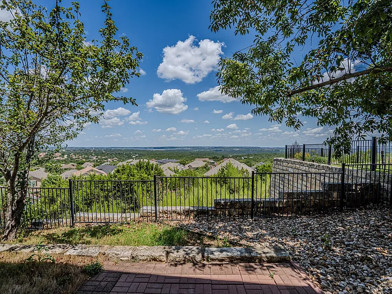 16 Mountain Terrace Cv — Photo 24