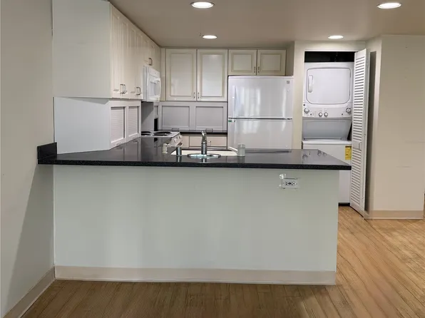1314 Kalakaua Ave APT 407, Honolulu, HI 96826