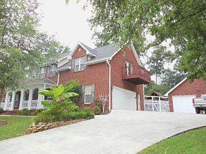 2nd image of 350 Meadowlake Cir