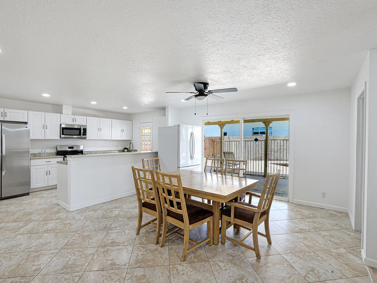 4 bed, 3.0 bath, 2277 sqft, $888 — Photo 4
