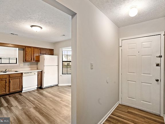 2nd image of 1689 Skiffes Blvd