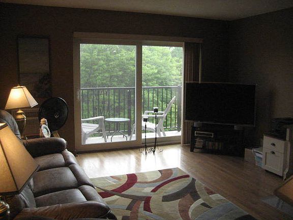 3rd image of 100 W Park Circle Dr APT 4I