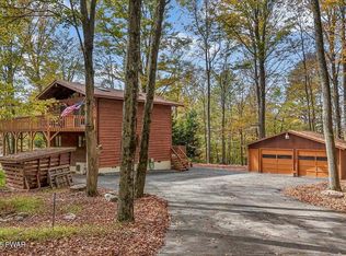 100 Larch Ln, Greentown, PA 18426