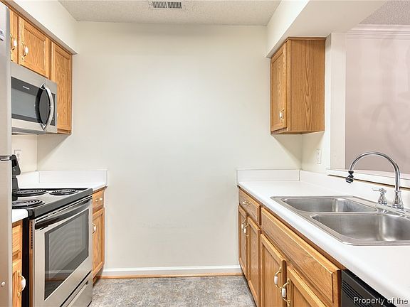 3rd image of 609 Settlement Dr