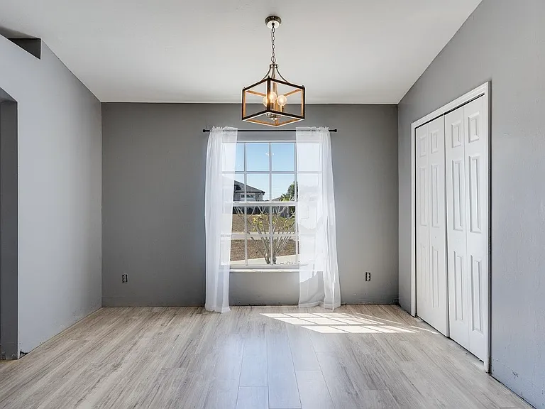 4305 NE 20th Pl — Photo 18
