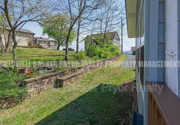 323 Walsh Rd — Photo 36