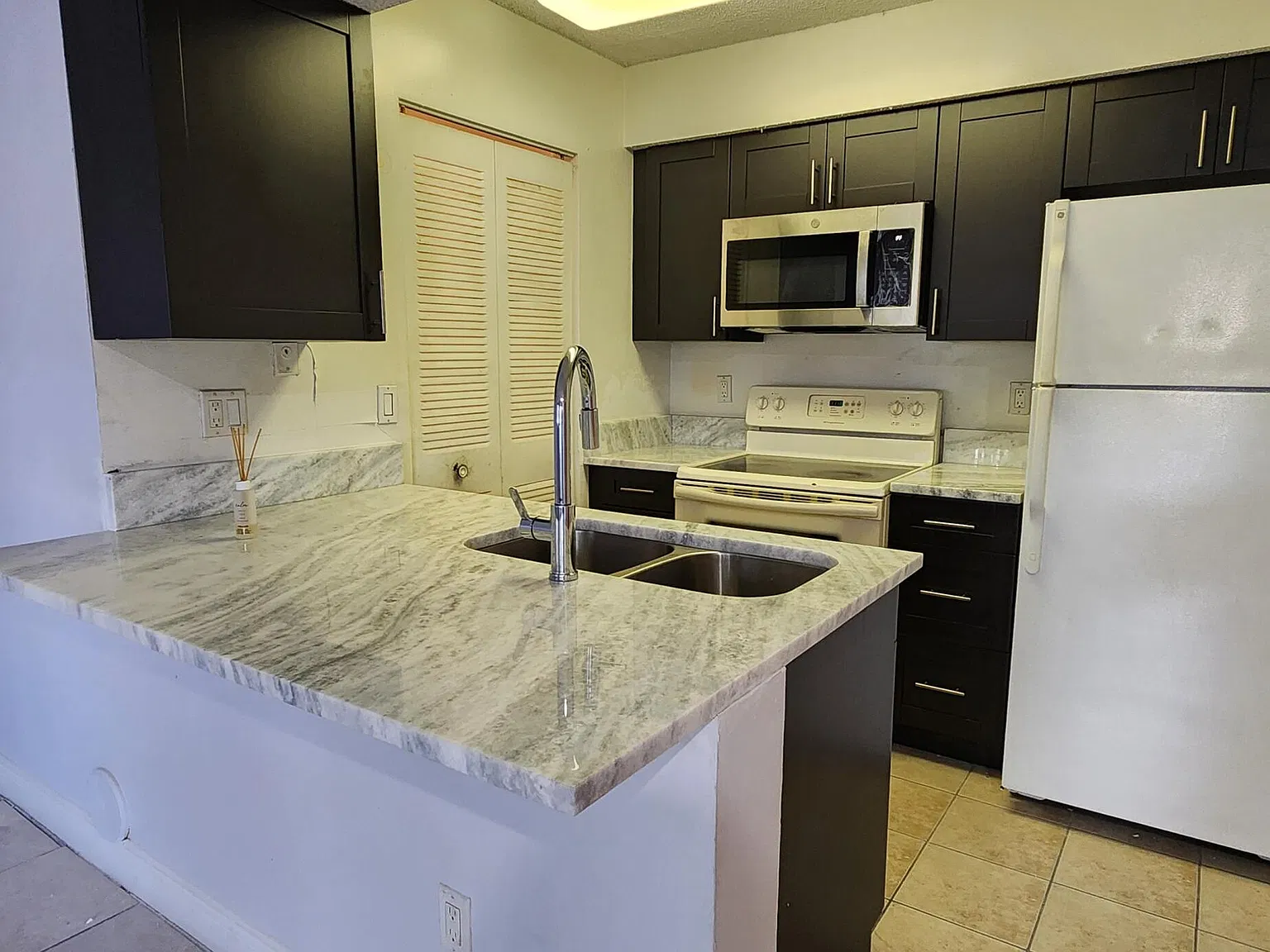 1 bed, 1.0 bath, 785 sqft, $1,650 — Photo 2