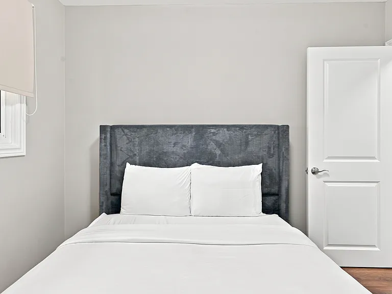 240 Lakeshore Rd #1 — Photo 12