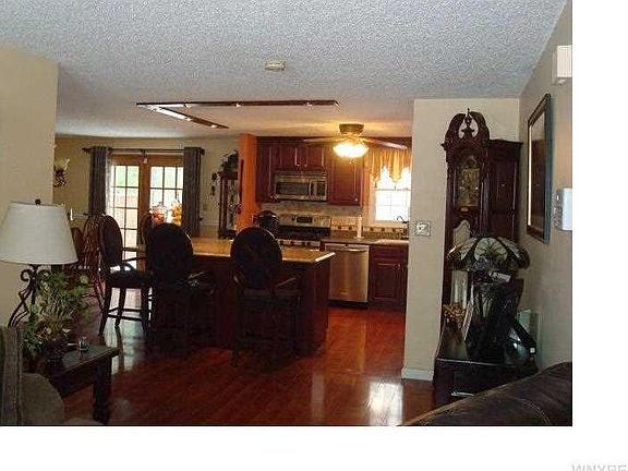 4th image of 10 Cloverlane Dr