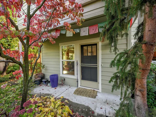 64 N Mountain Ave, Ashland, OR 97520