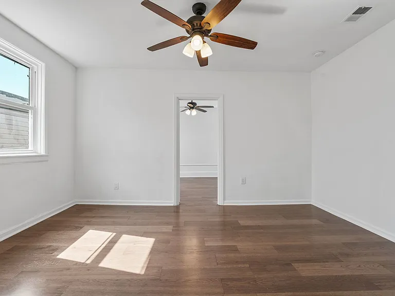 2306 E Carson St — Photo 11