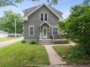 517 9th St SW #2, Cedar Rapids, IA 52404