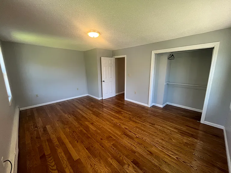 798 Canterbury St — Photo 10