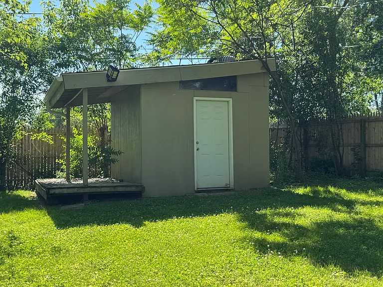 369 Miami St — Photo 5