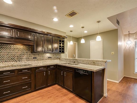 2nd image of 3810 Riverwood Park Dr