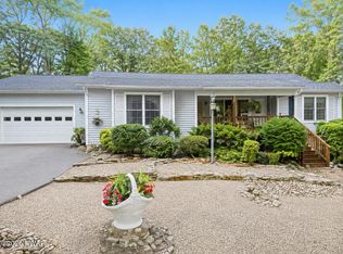 514 Maple Ridge Dr, Lords Valley, PA 18428