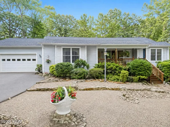 514 Maple Ridge Dr, Lords Valley, PA 18428