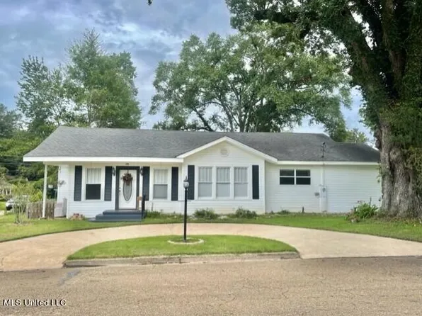 103 Yates Moody St, Poplarville, MS 39470