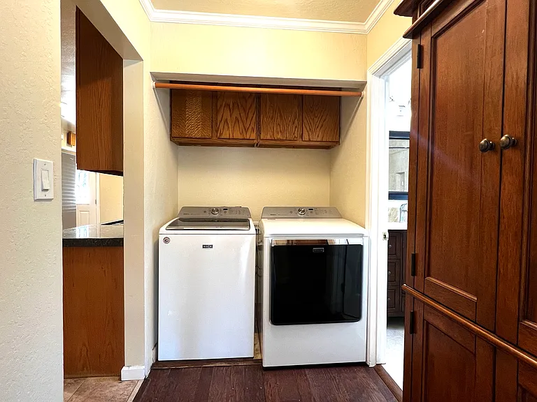 1079 Bradford Dr — Photo 17