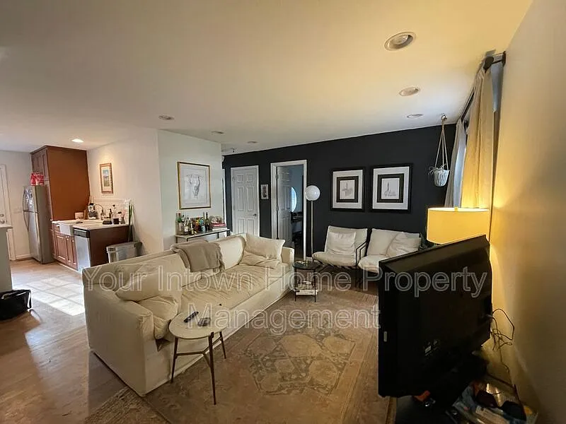 2 bed, 1.0 bath, 800 sqft, $2,000 — Photo 3
