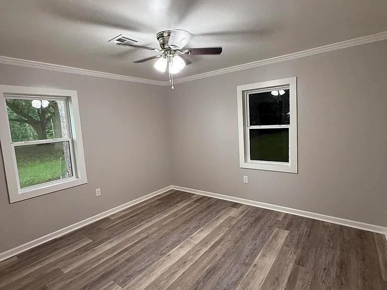 3618 E Admiral Doyle Dr — Photo 17