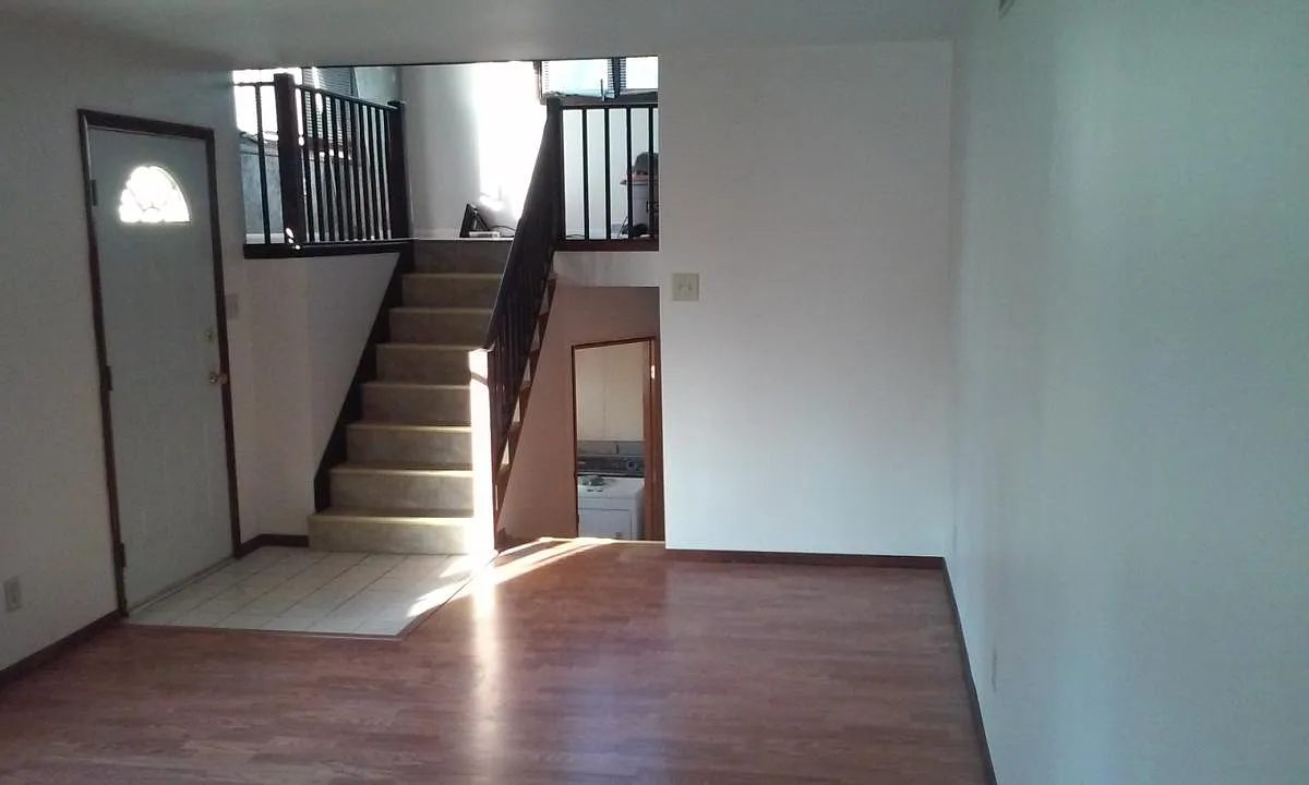 3 bed, 1.5 bath, 1550 sqft, $2,295 — Photo 3