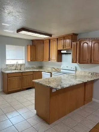 369 W 800 N — Photo 1