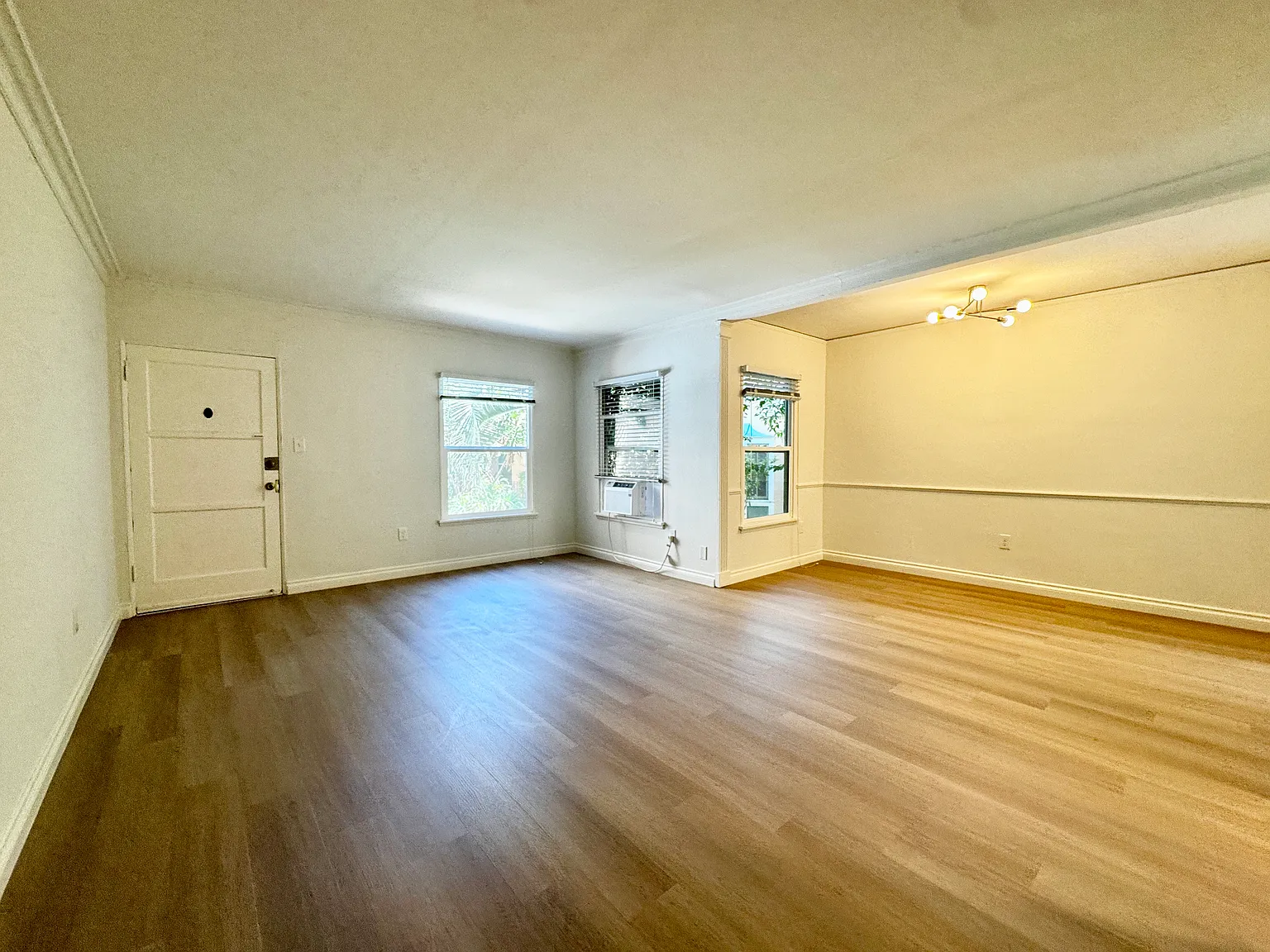 Studio, 550 sqft, $1,975 — Photo 2