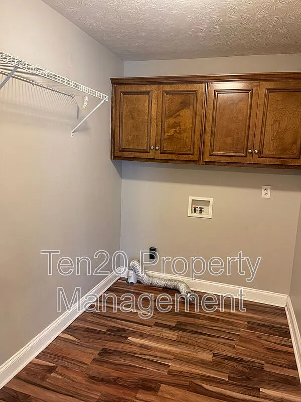 4 bed, 2.0 bath, 2149 sqft, $1,850 — Photo 3