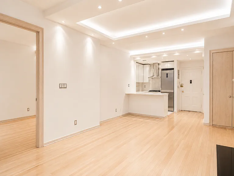 145 W 58th St #11M — Photo 2