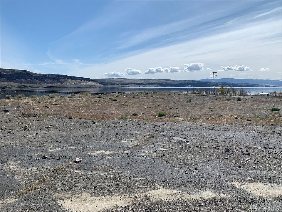 2nd image of 320 Main St