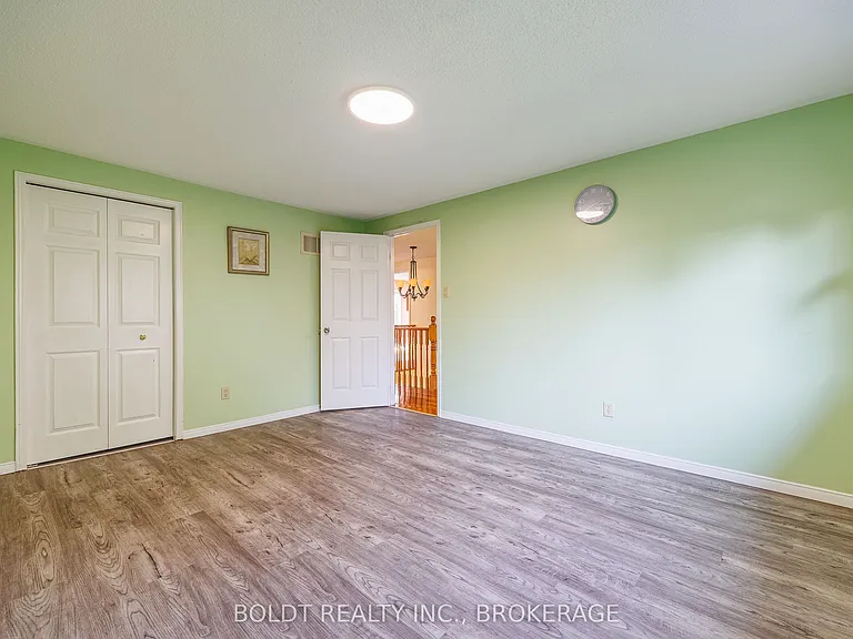 64 Carmine Cres — Photo 20
