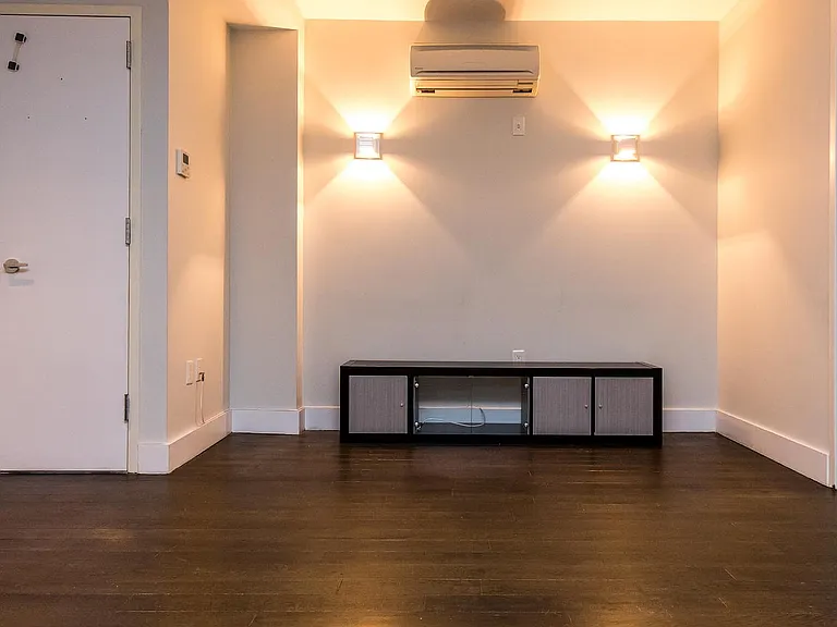 146 Meserole St #4K — Photo 3