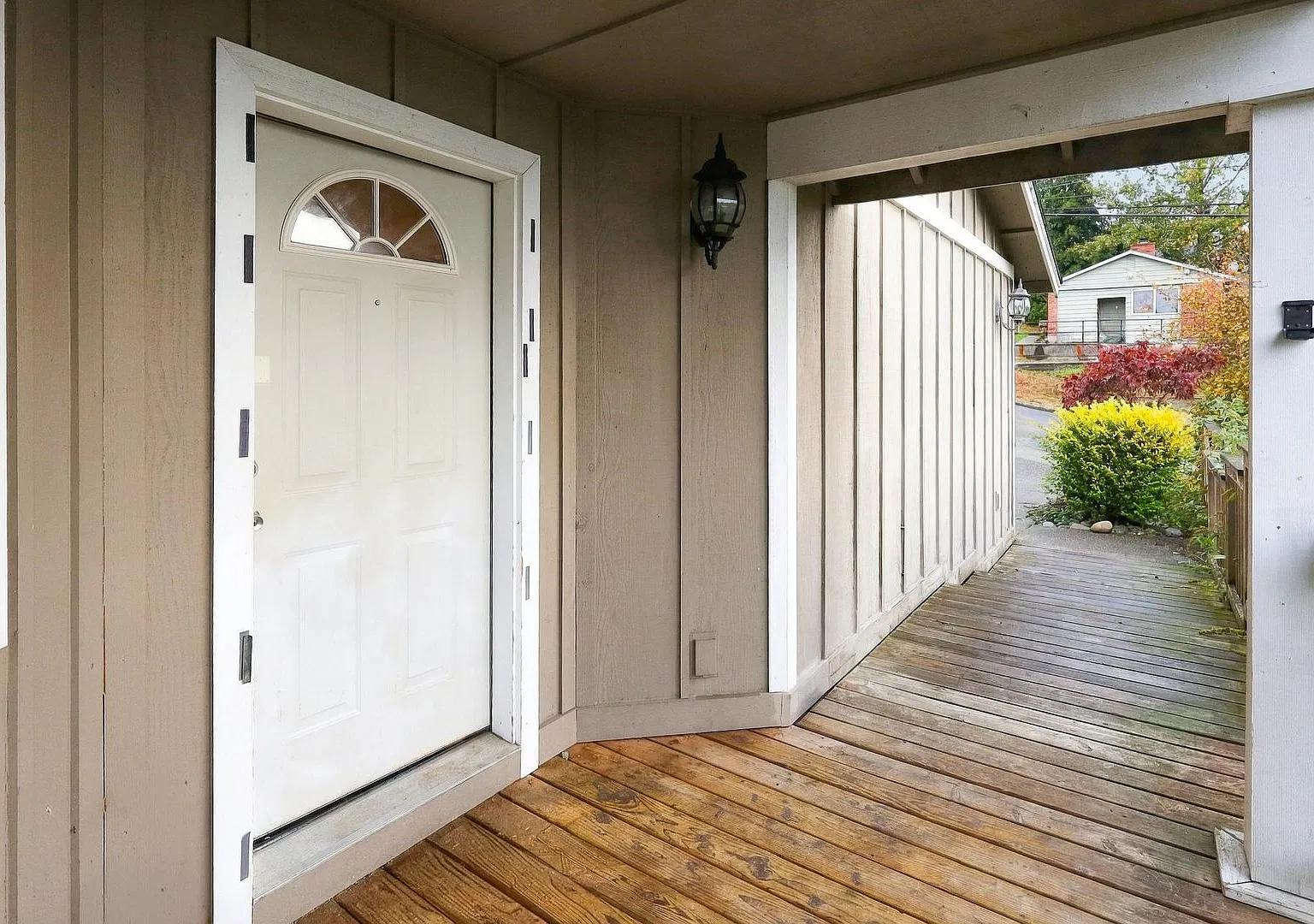 Comfortable Tacoma Rental Home with Fireplace, Deck, and 2-Car Garage — Photo 3