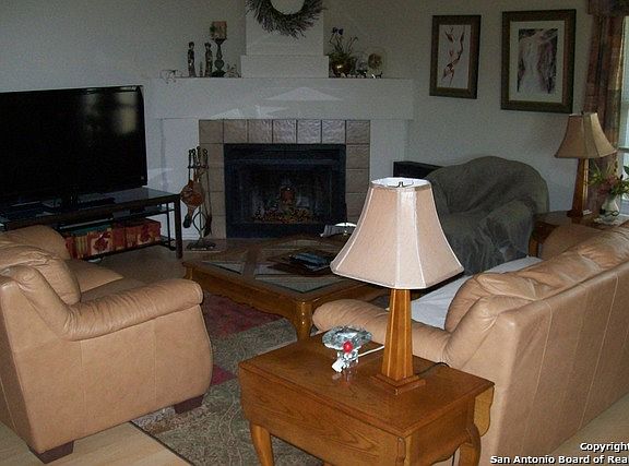 3rd image of 707 Cypresstree Dr