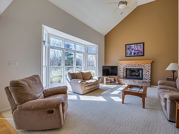 3rd image of 1378 Prairie Ct