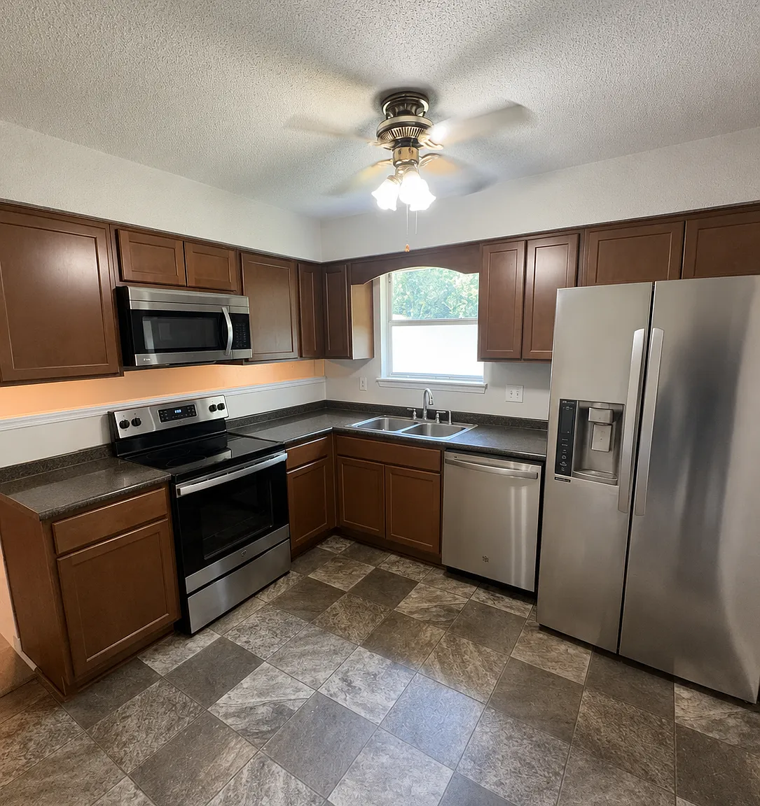 3 bed, 1.5 bath, 1341 sqft, $1,450 — Photo 4