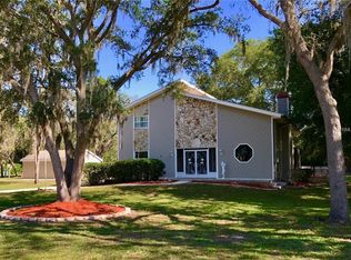 10045 Red Fox Dr, New Port Richey, FL 34654