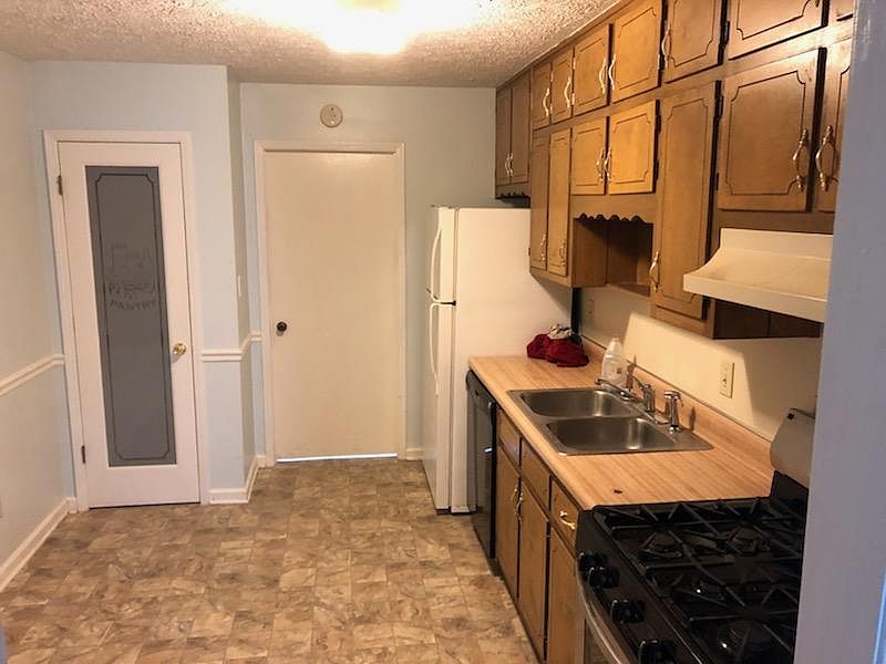 Kitchen with Gas Range, Dishwasher, Refrigerator & Large Pantry
