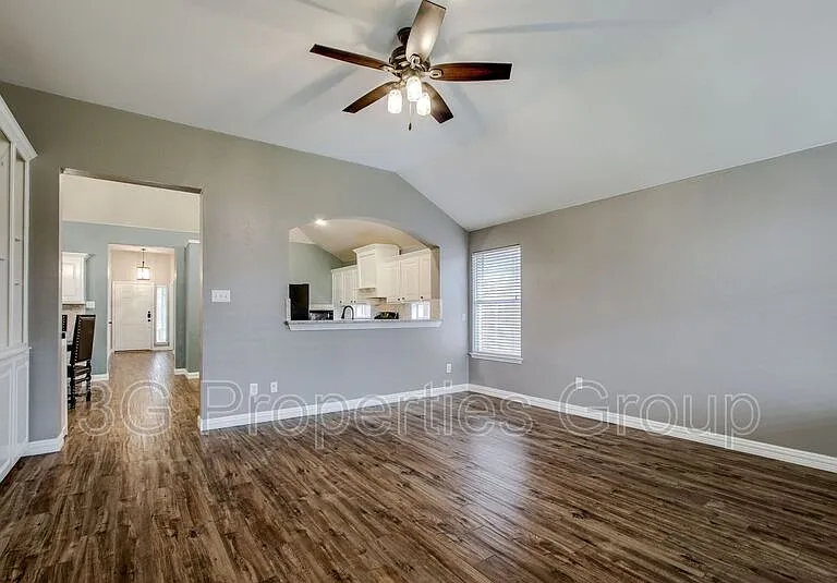 4516 Highridge Dr — Photo 18