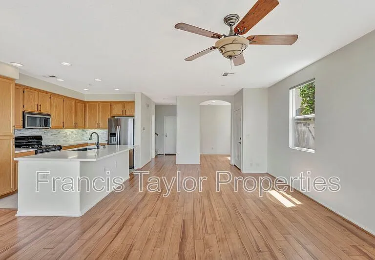148 Elora Ln — Photo 7