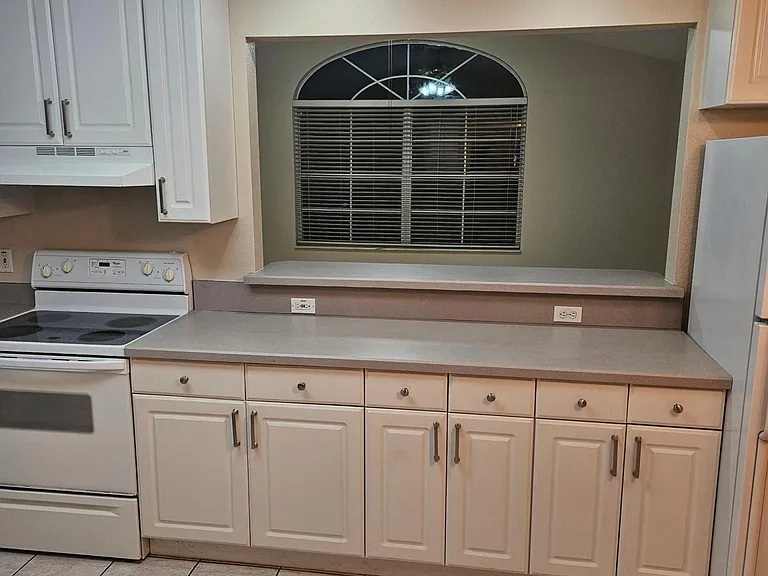 412 Altaloma Ave — Photo 2