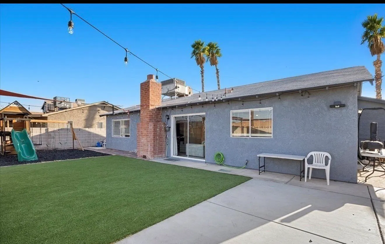 3 bed, 1247 sqft, $2,200 — Photo 2