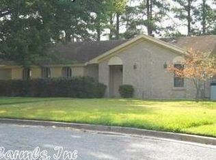 4 Smugglers Cv, Pine Bluff, AR 71603