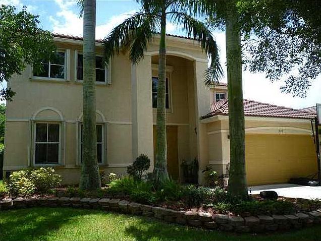 1st image of 923 Lavender Cir