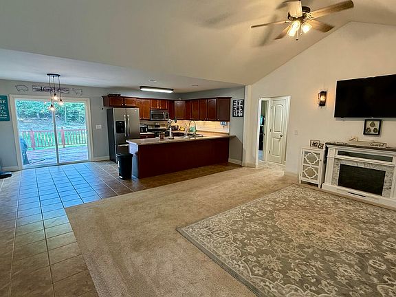4th image of 284 Belle Cir