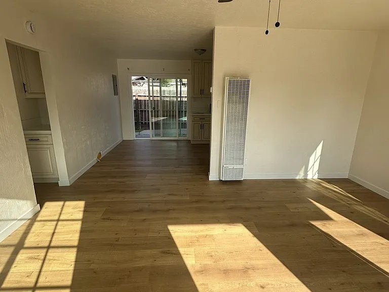 130 Surfside Dr — Photo 2