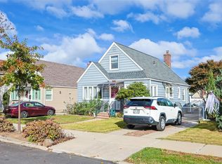 16623 20th Rd, Flushing, NY 11357