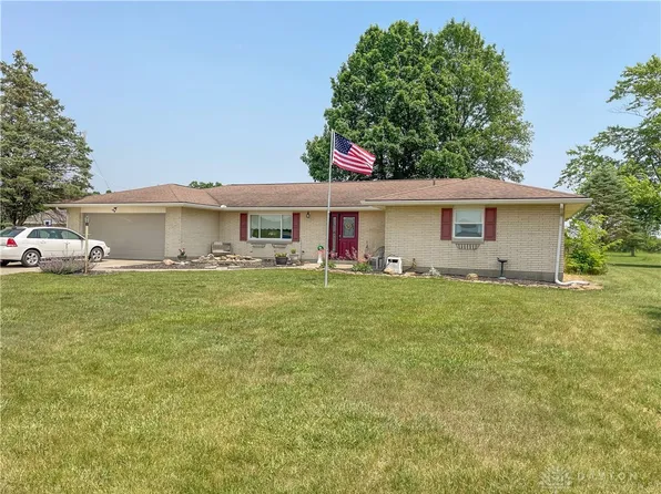 5194 Heckathorn Rd, Brookville, OH 45309